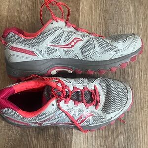 Saucony Women's Athletic Shoes in Gray and Pink. 10W